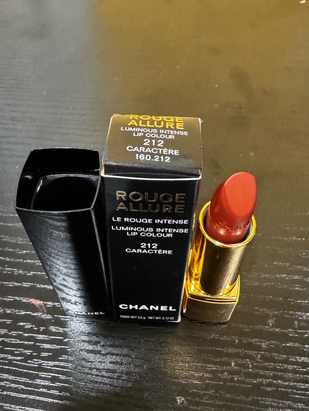 CHANEL Rouge Allure Lipstick 212 Caractère - Rich Red